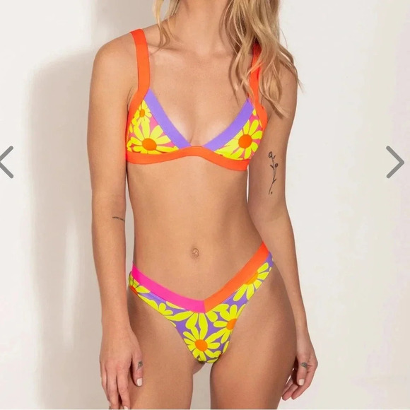 NWT OneOne Swimwear Bikini SET Daisy Kameron Jesse Medium New Floral Flowers New - Picture 4 of 10